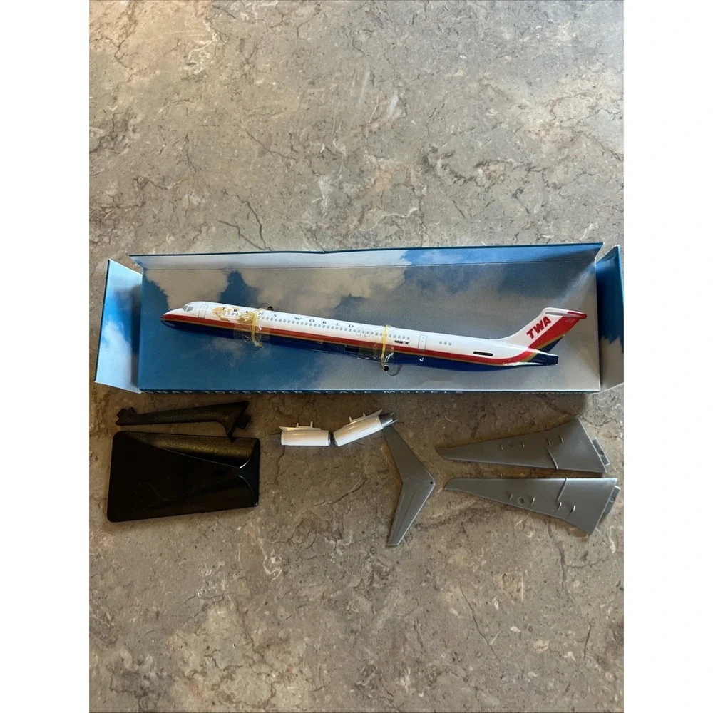Vintage TWA Snap Together Plane With Stand N969TW plastic